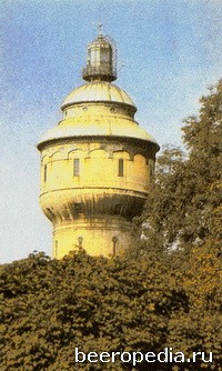Созывая бражников на молитву... Похожая на мечеть водонапорная башня Pilsner Urquell